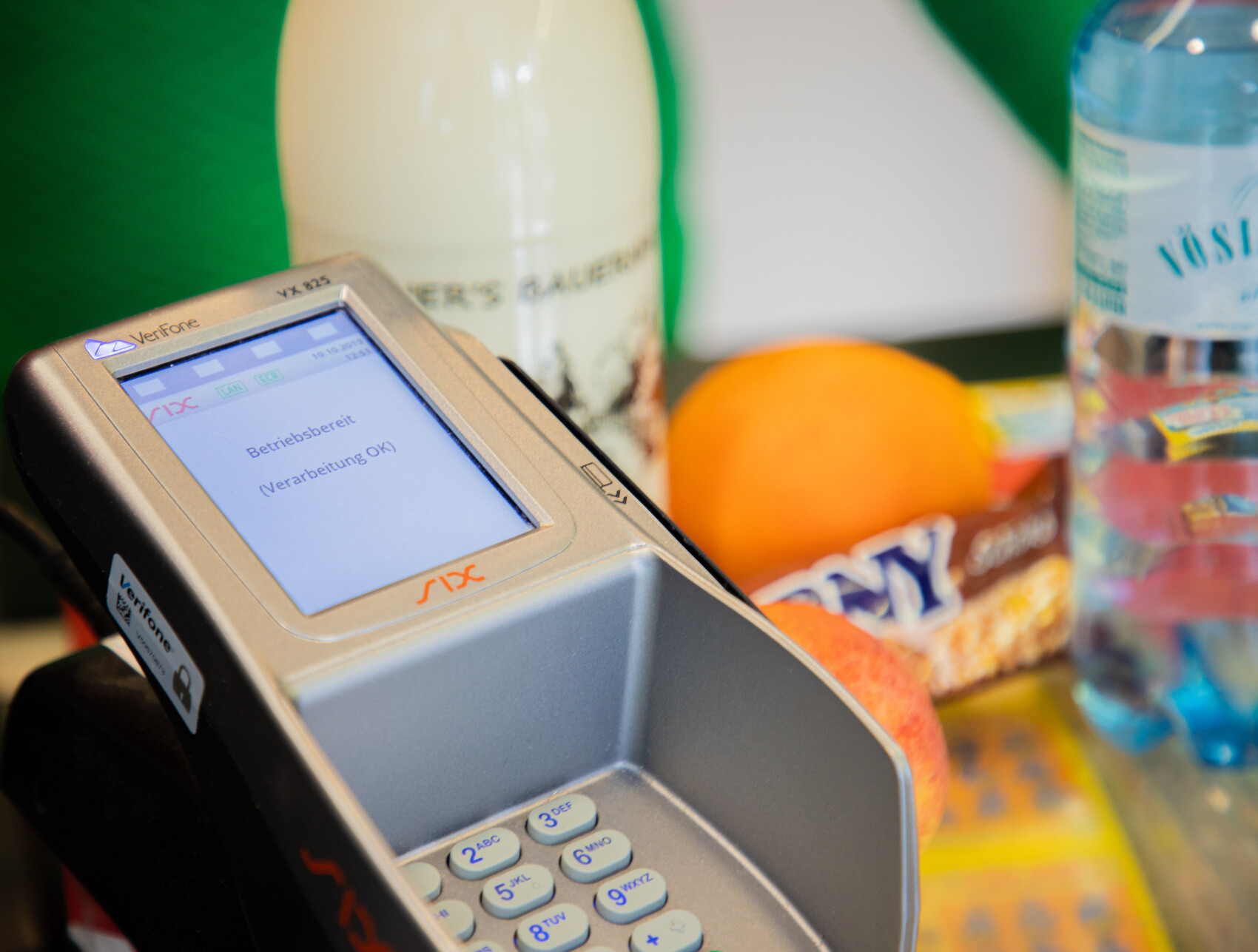 Kartenzahlung und regionale Produkte an der Kassa